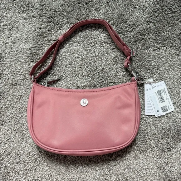 NWT Lululemon City Essentials Mini Shoulder Bag 1L, Pink - Picture 1 of 3